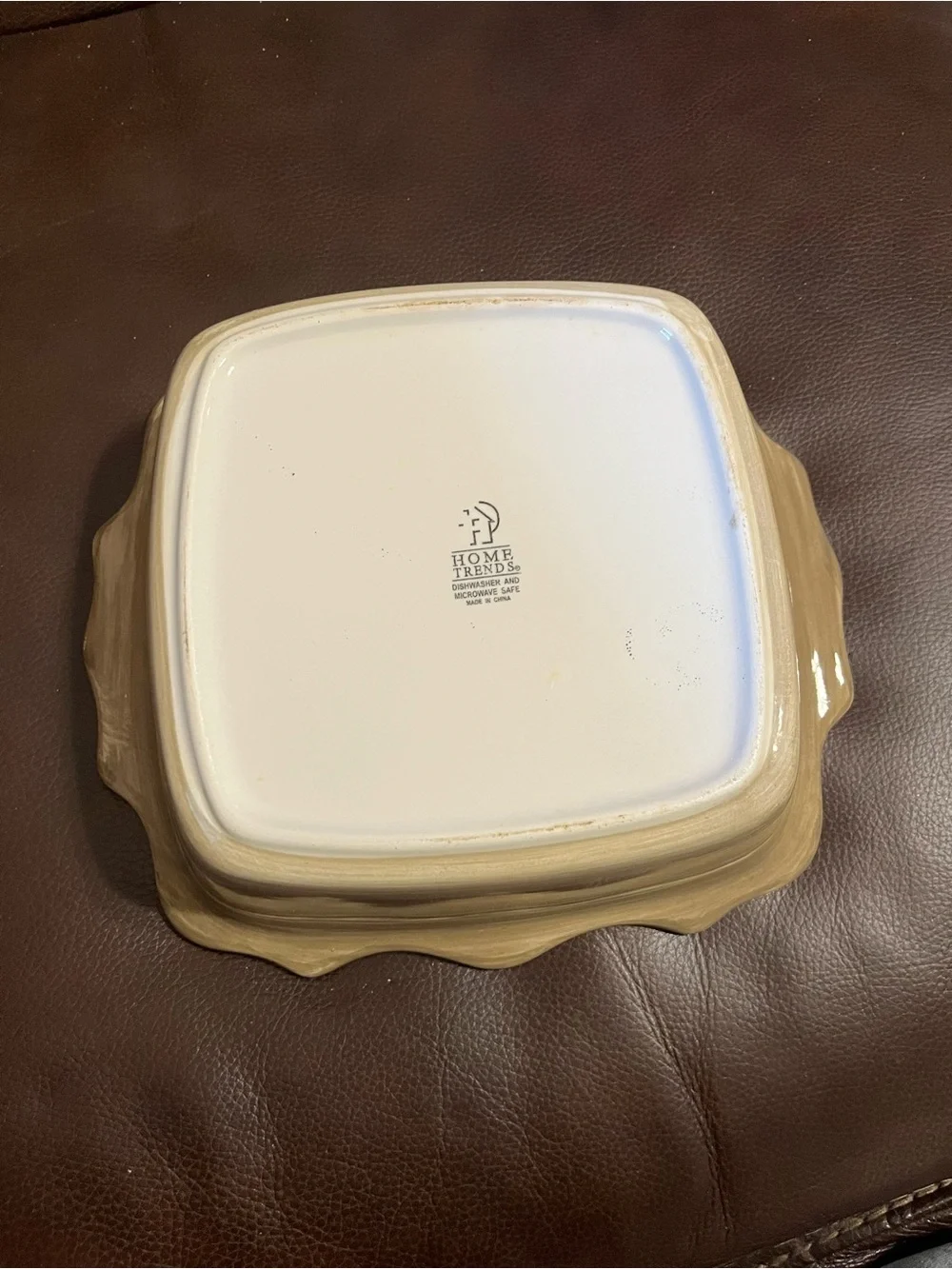 Excellent Condition Hometrends Shadowwood 10’’ Square Baker